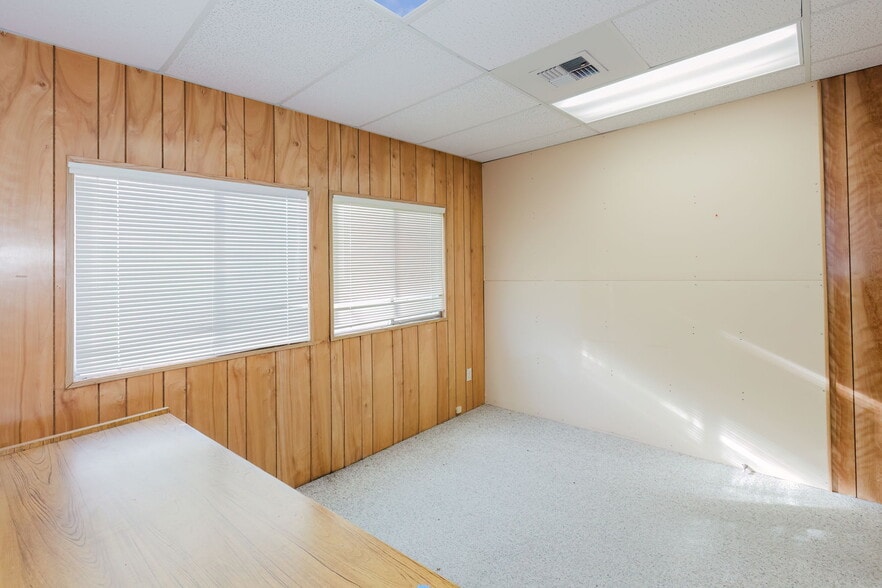 More Photos Of 4938 SW Lake Flora Rd, Port Orchard Office For Lease