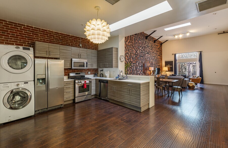 More Photos Of 735 S Broadway, Los Angeles Storefront For Sale