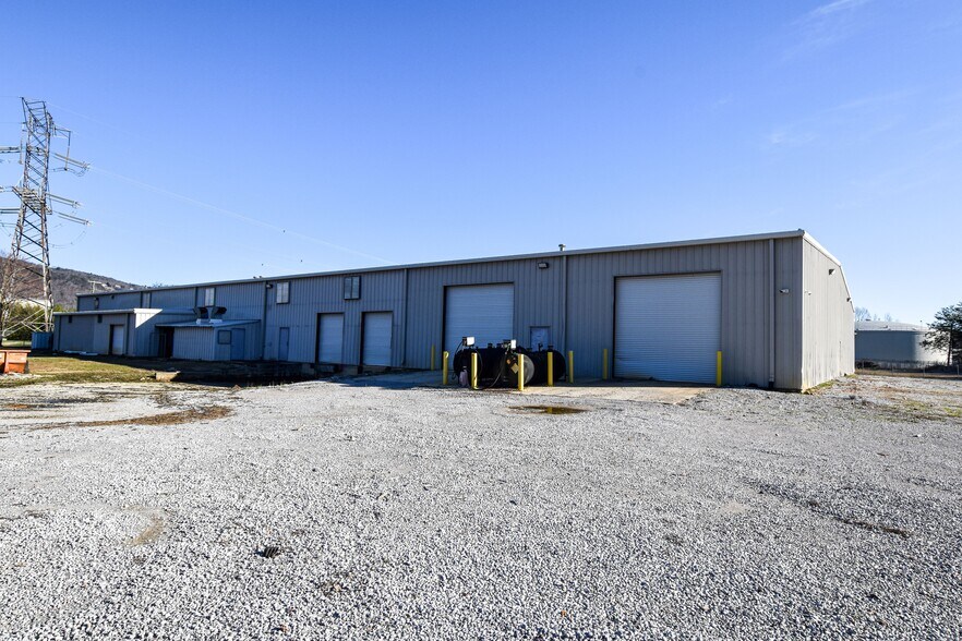 More Photos Of 214 Industrial Park Dr, Soddy Daisy Manufacturing For Lease