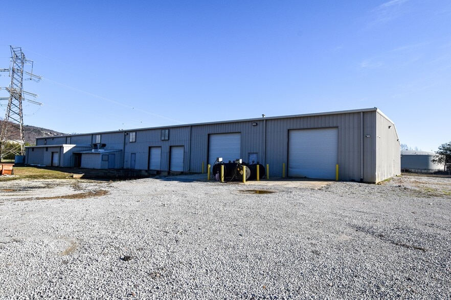 More Photos Of 214 Industrial Park Dr, Soddy-Daisy Manufacturing For Lease
