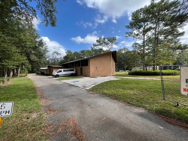 More Photos Of 1901 Leonid Rd, Jacksonville Schools For Sale