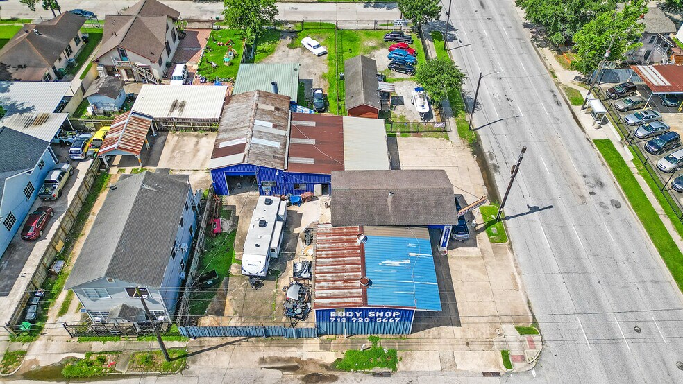 More Photos Of 1106 Wayside Dr, Houston Auto Repair For Sale
