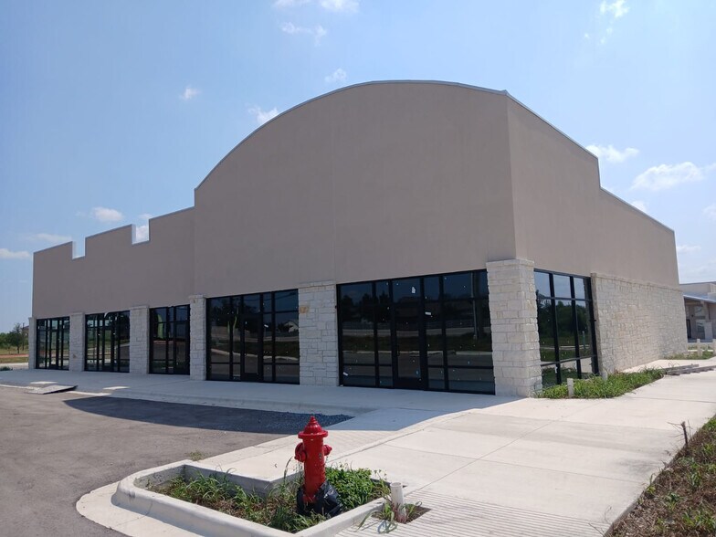 More Photos Of Weiss Ln & Aventura, Pflugerville Storefront For Lease