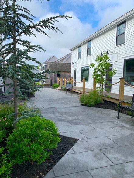 More Photos Of 46 Railroad Ave, Duxbury General Retail For Lease