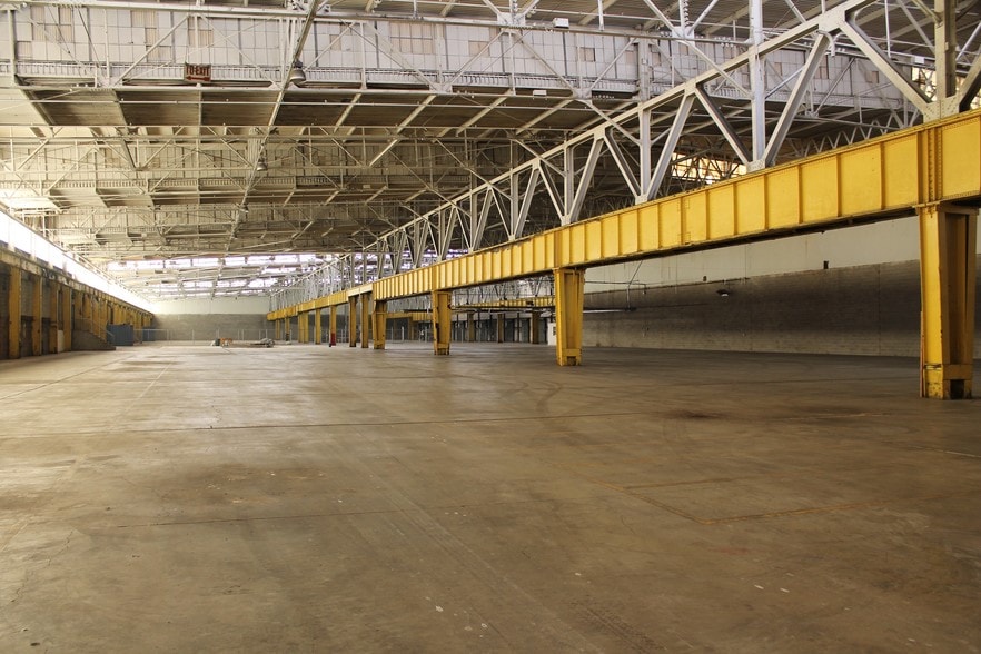 More Photos Of 2301 Duss Ave, Ambridge Unknown For Lease