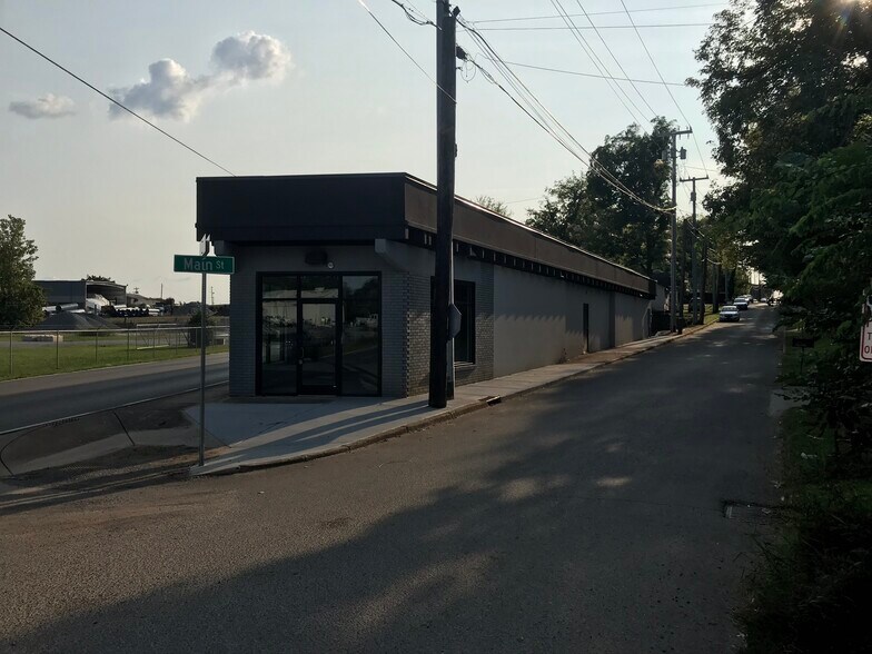More Photos Of 1155 Franklin St, Clarksville Warehouse For Lease