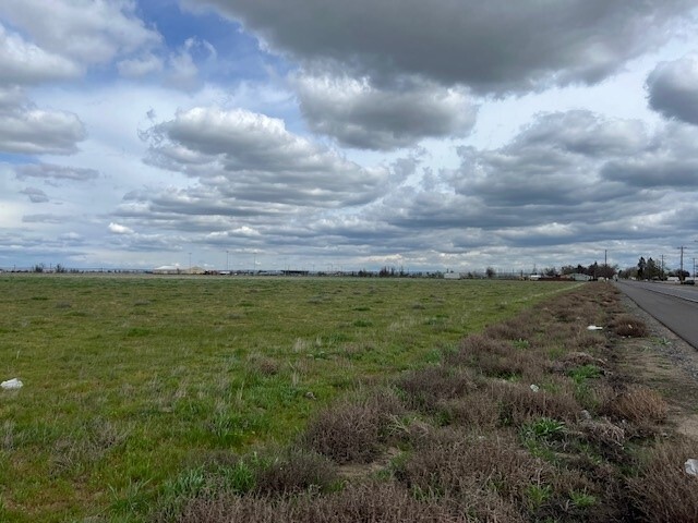 Primary Photo Of 1250 SE Airport Rd, Hermiston Land For Sale