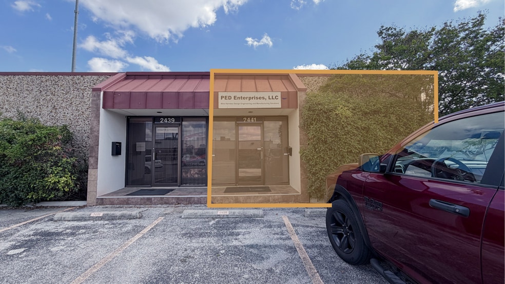 More Photos Of 2435-2441 Boardwalk St, San Antonio Showroom For Lease
