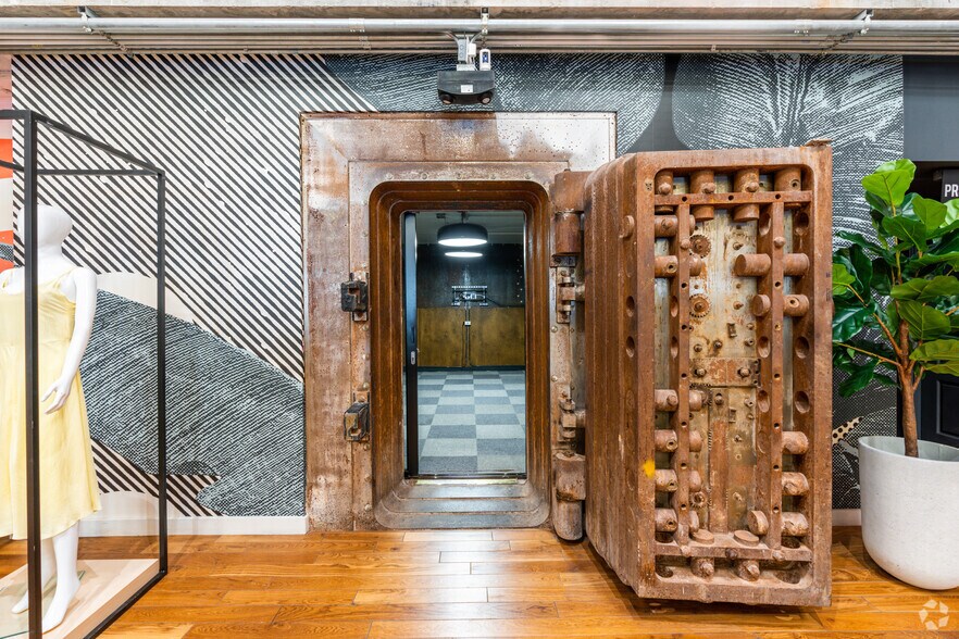 More Photos Of 117 NE 1st Ave, Miami Office For Lease