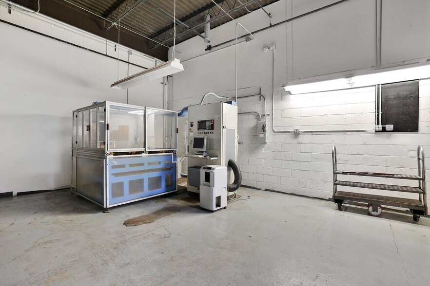More Photos Of 16 Harrison Ave, Yonkers Warehouse For Lease