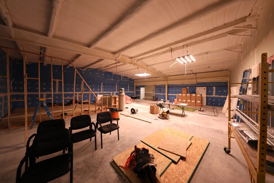 More Photos Of 700 N Main St, Lexington Warehouse For Lease