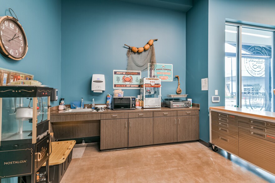 More Photos Of 1222 W Main St, Tomball Religious Facility For Sale