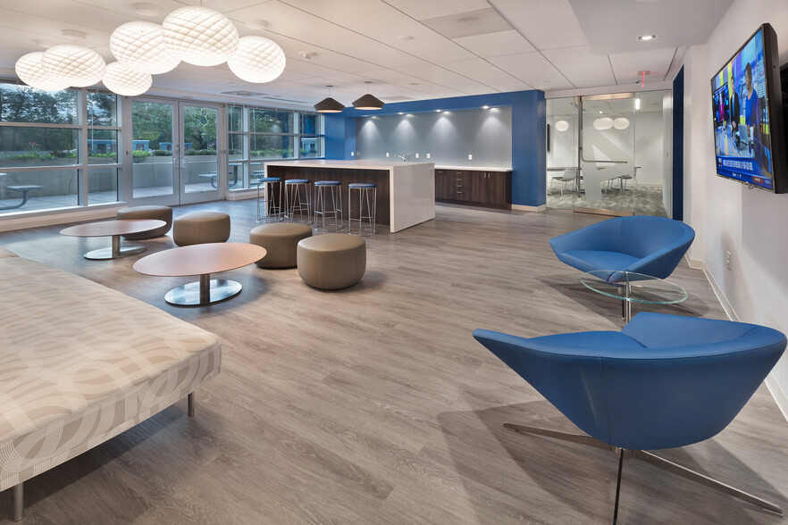 More Photos Of 7619 Little River Tpke, Annandale Office For Lease