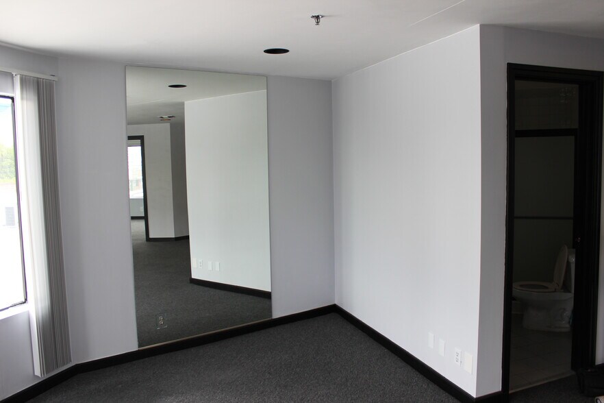 More Photos Of 925 Wilshire Blvd, Santa Monica Unknown For Lease