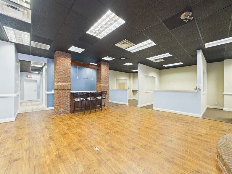 More Photos Of 7559 Kayne Blvd, Columbus Freestanding For Lease