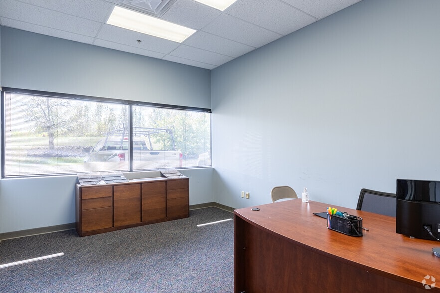 More Photos Of 754 Cincinnati Batavia Pike, Cincinnati Flex For Sale