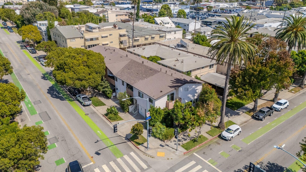 Primary Photo Of 1301 11th St, Santa Monica Apartments For Sale