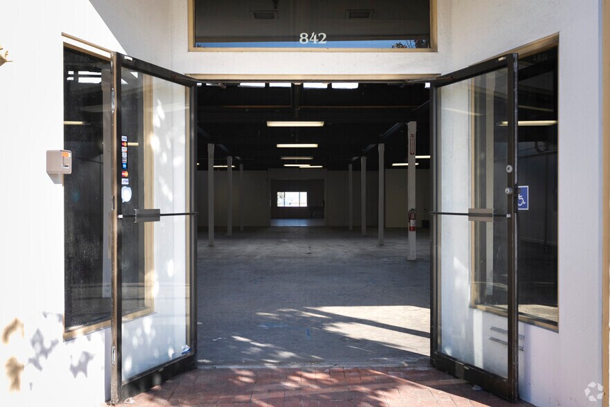 More Photos Of 842 Lighthouse Ave, Monterey Freestanding For Lease