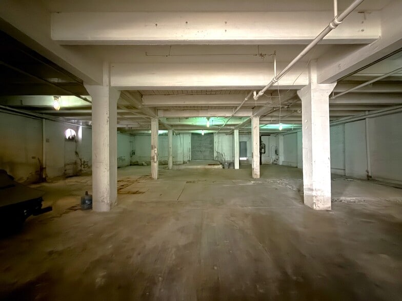 More Photos Of 2031-2035 Washington Ave, Philadelphia Freestanding For Lease