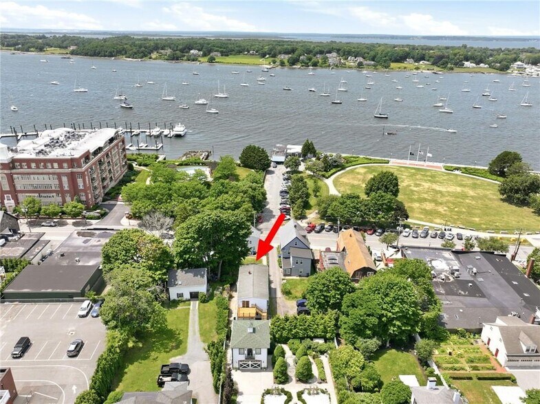 More Photos Of 400 Thames St, Bristol Multifamily For Sale
