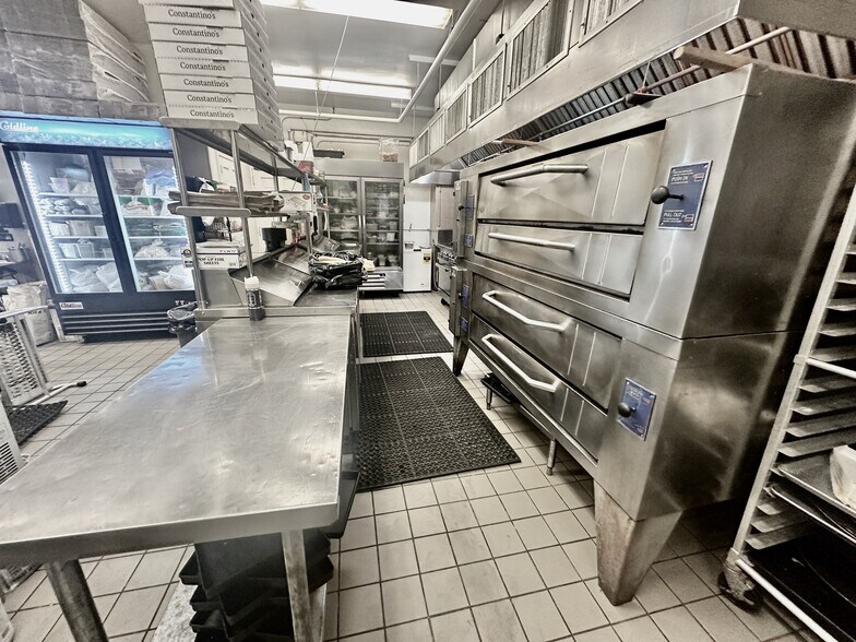 More Photos Of 136 Hamilton Ave, Greenwich Storefront Retail Residential For Lease