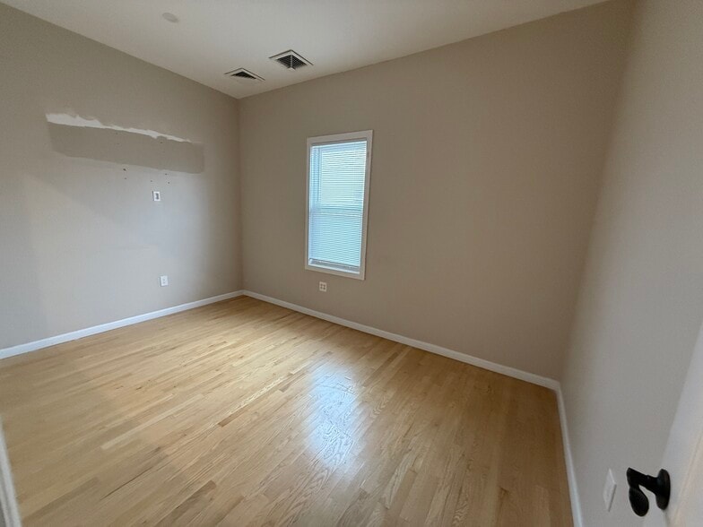 More Photos Of 217 Beach 116Th St, Rockaway Park Office For Lease