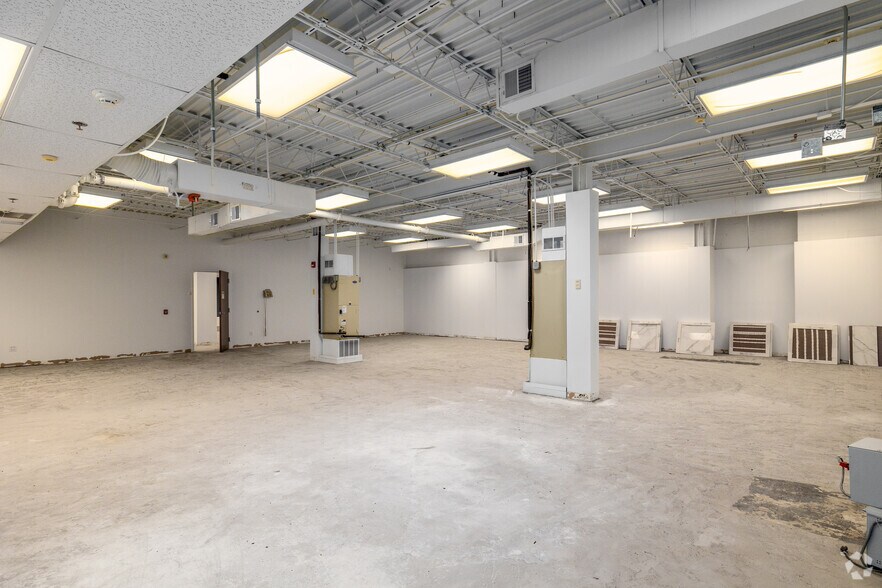 More Photos Of 2115 Butterfield Rd, Oak Brook Office For Sale