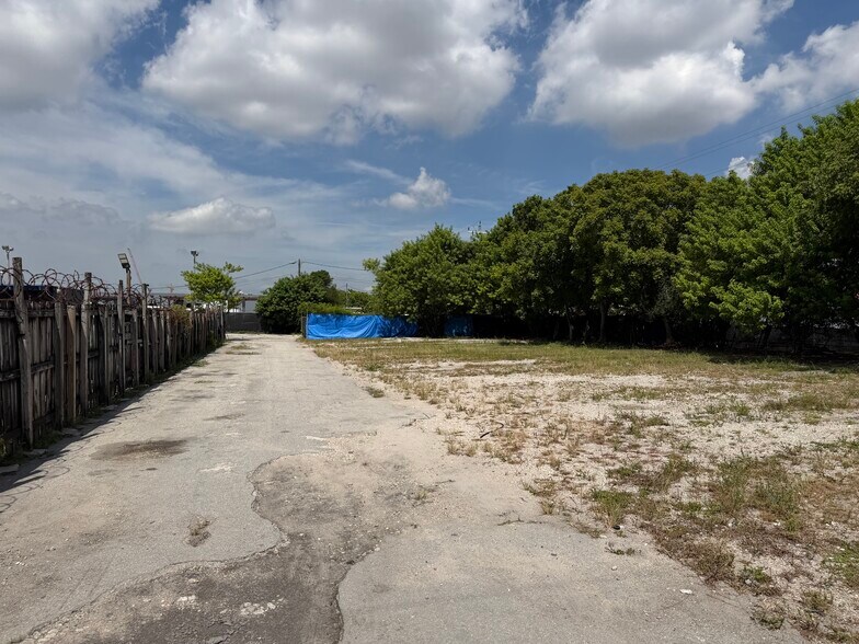 More Photos Of 3321 NW 79th St, Miami Land For Lease