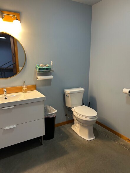 More Photos Of 909 Squalicum Way, Bellingham Flex For Sale
