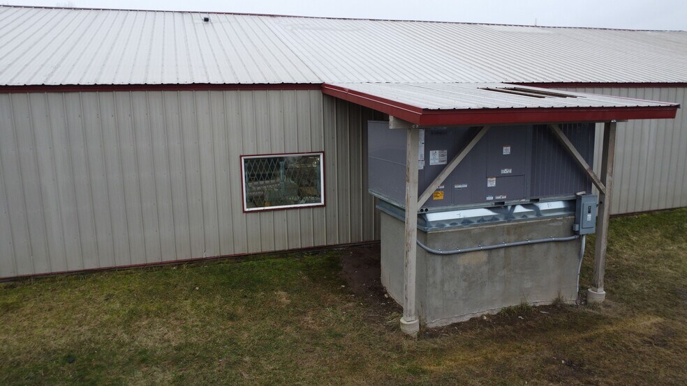 More Photos Of 131 E Commerce Way, Libby Manufacturing For Sale