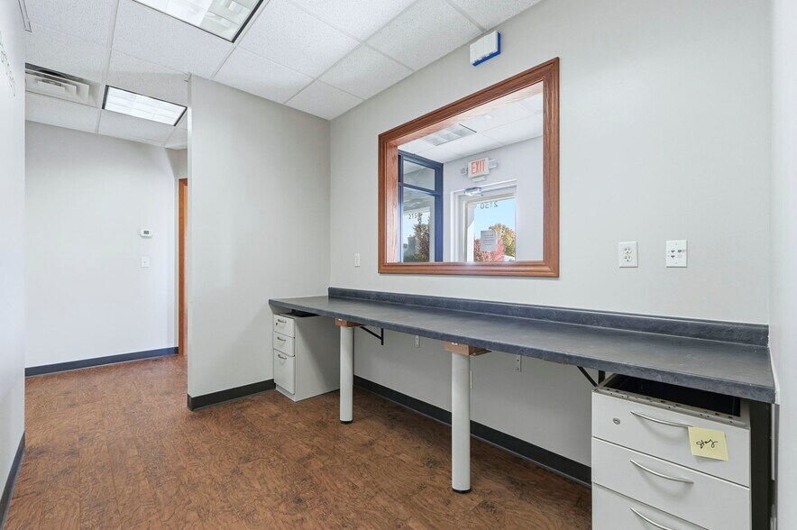 More Photos Of 2150 N Pointe Dr, Warsaw Office For Lease