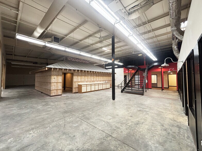 More Photos Of 6220 Hacker Bend Ct, Winston-Salem Flex For Lease