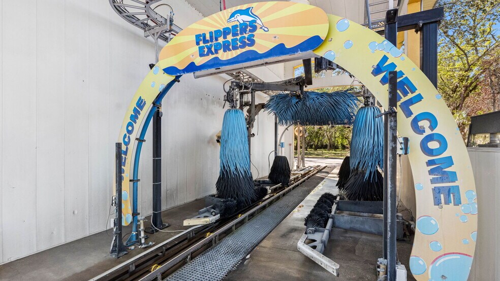 More Photos Of 113 S Valrico Rd, Valrico Carwash For Sale