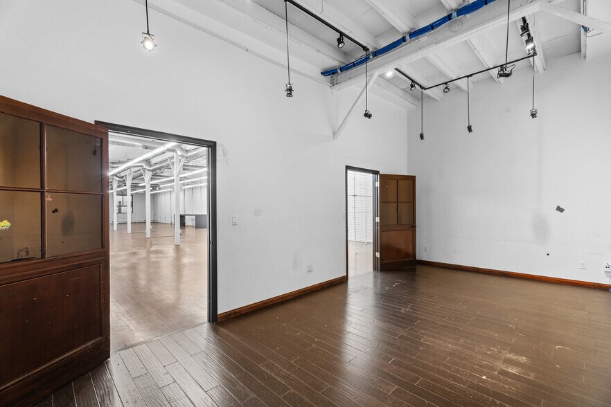More Photos Of 1931 Bay St, Los Angeles Showroom For Lease