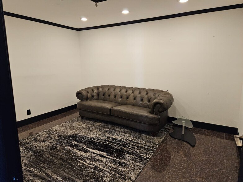 More Photos Of 316-318 Mira Loma Ave, Glendale Warehouse For Lease