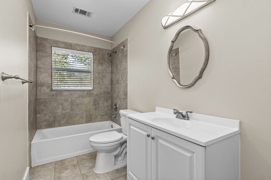 More Photos Of 409 E Austin St, Bellville Apartments For Sale