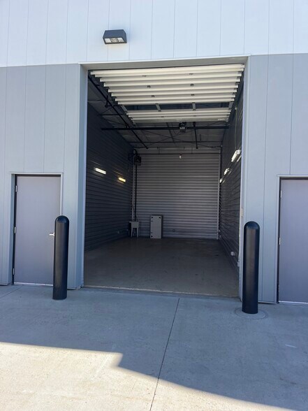 More Photos Of 13303 E Adam Aircraft Cir, Englewood Parking Garage For Sale