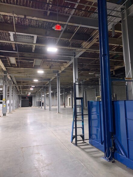 More Photos Of 586 Lewiston Junction Rd, Auburn Distribution For Lease