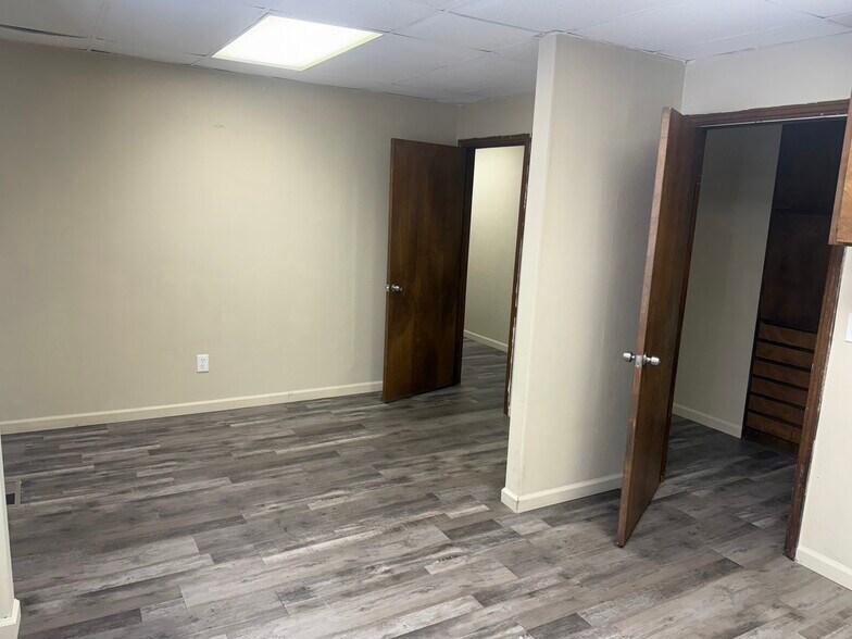 More Photos Of 2702-2714 Country Club Blvd, Stockton Unknown For Lease
