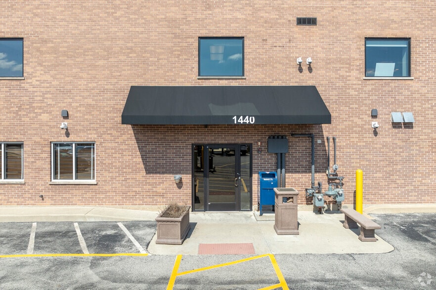 More Photos Of 1440 W North Ave, Melrose Park Office For Lease