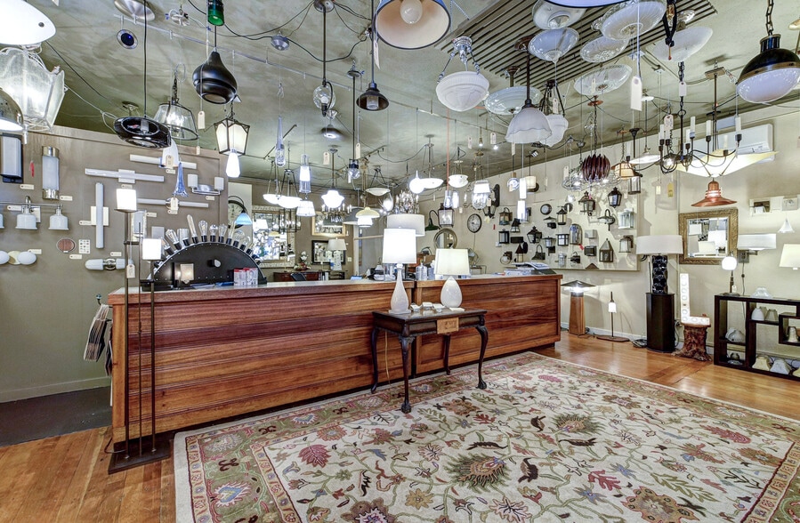 More Photos Of 8212-8218 Greenwood Ave N, Seattle Storefront Retail Residential For Lease