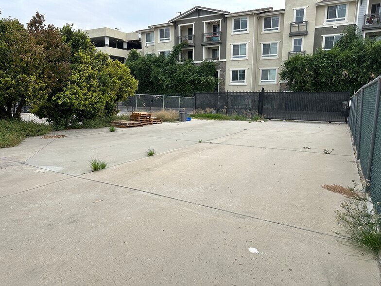 More Photos Of 19426 Londelius St, Northridge Warehouse For Sale