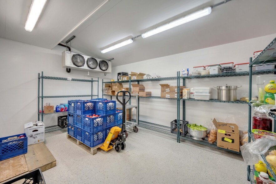 More Photos Of 67 Park Ave, Wind Gap Freestanding For Lease