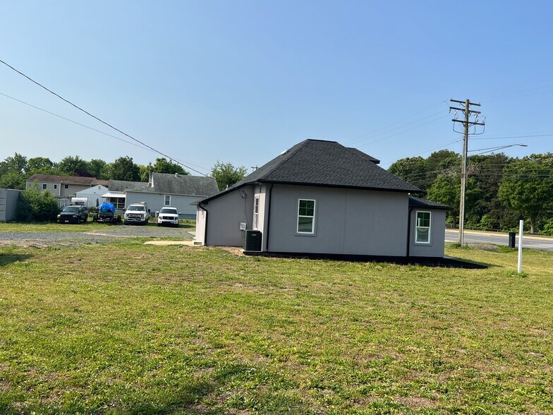 More Photos Of 7048 Aviation Blvd, Glen Burnie Storefront Retail Office For Sale