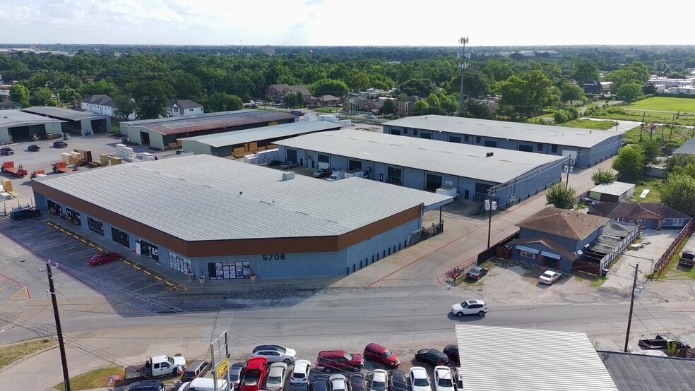 More Photos Of 5708 N Shepherd Dr, Houston Unknown For Lease