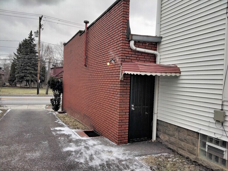 More Photos Of 17051 Libby Rd, Maple Heights Storefront Retail Residential For Lease