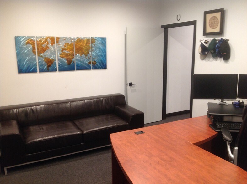 More Photos Of 4120 E Madison St, Phoenix Warehouse For Lease