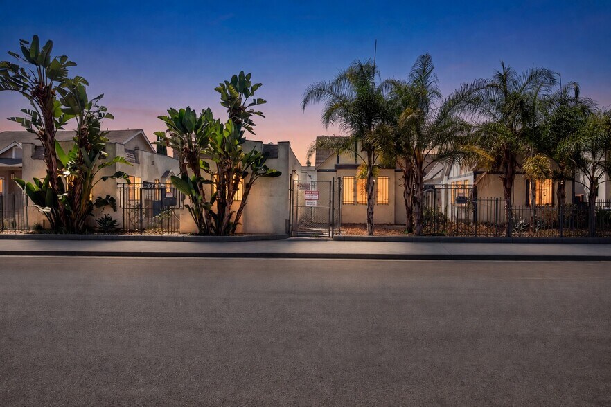 Primary Photo Of 526-534 W 47th St, Los Angeles Apartments For Sale