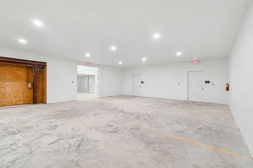 More Photos Of 1956 Kingsley Ave, Orange Park General Retail For Sale