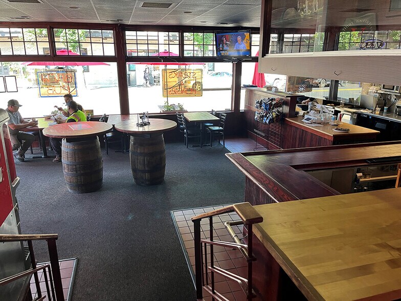More Photos Of 6410 SE Milwaukie Ave, Portland Restaurant For Lease